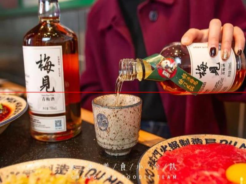 頭部品牌紛紛盯上“火鍋+酒館”，重慶啤酒慌了