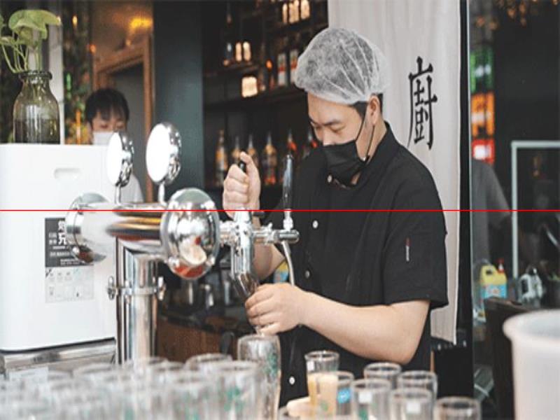 徐州花園式“精釀酒吧餐廳”，白天小資，天一黑就生猛奔放