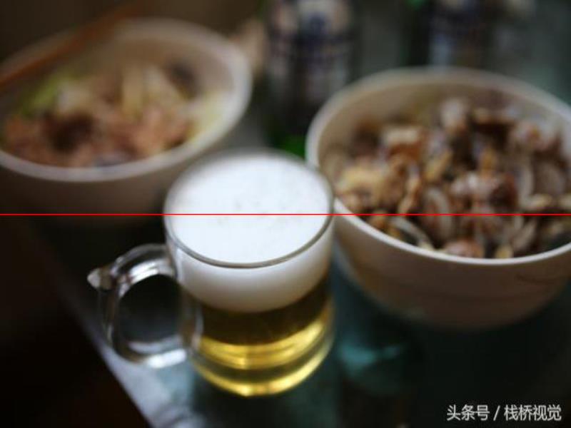 3塊錢(qián)的嶗山啤酒青島老百姓喜歡喝，配個(gè)辣蛤蜊拌八帶下酒爽歪歪