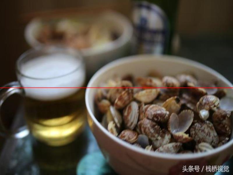 3塊錢(qián)的嶗山啤酒青島老百姓喜歡喝，配個(gè)辣蛤蜊拌八帶下酒爽歪歪